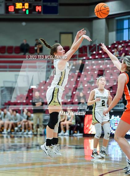 Thumbnail 3 in Gravette vs Pottsville (AAA 4A-North Regional first round) photogallery.