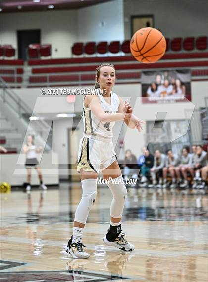 Thumbnail 1 in Gravette vs Pottsville (AAA 4A-North Regional first round) photogallery.