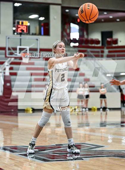 Thumbnail 1 in Gravette vs Pottsville (AAA 4A-North Regional first round) photogallery.