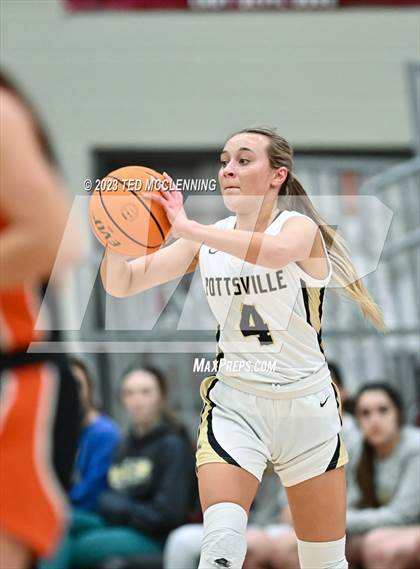 Thumbnail 1 in Gravette vs Pottsville (AAA 4A-North Regional first round) photogallery.