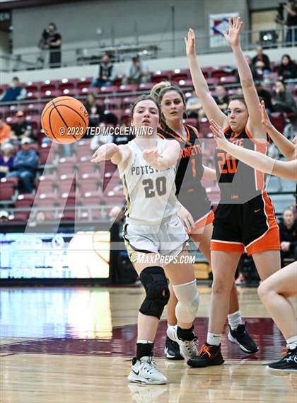 Thumbnail 2 in Gravette vs Pottsville (AAA 4A-North Regional first round) photogallery.