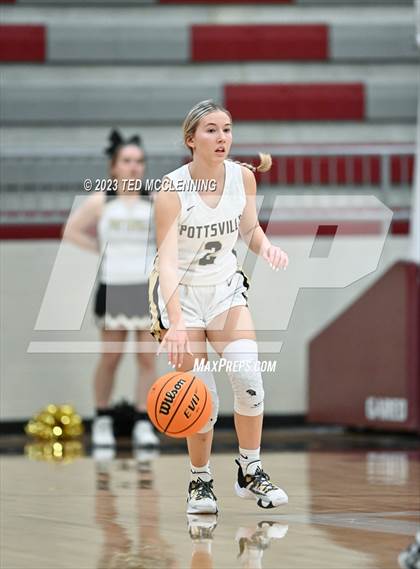 Thumbnail 1 in Gravette vs Pottsville (AAA 4A-North Regional first round) photogallery.
