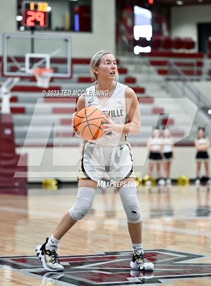 Thumbnail 3 in Gravette vs Pottsville (AAA 4A-North Regional first round) photogallery.
