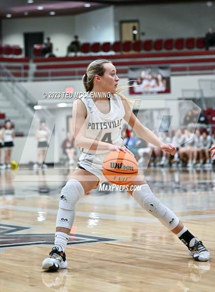 Thumbnail 1 in Gravette vs Pottsville (AAA 4A-North Regional first round) photogallery.