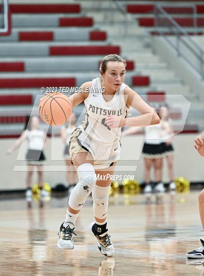 Thumbnail 2 in Gravette vs Pottsville (AAA 4A-North Regional first round) photogallery.