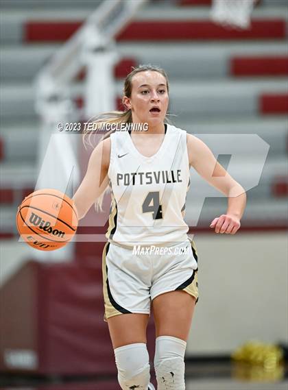 Thumbnail 3 in Gravette vs Pottsville (AAA 4A-North Regional first round) photogallery.