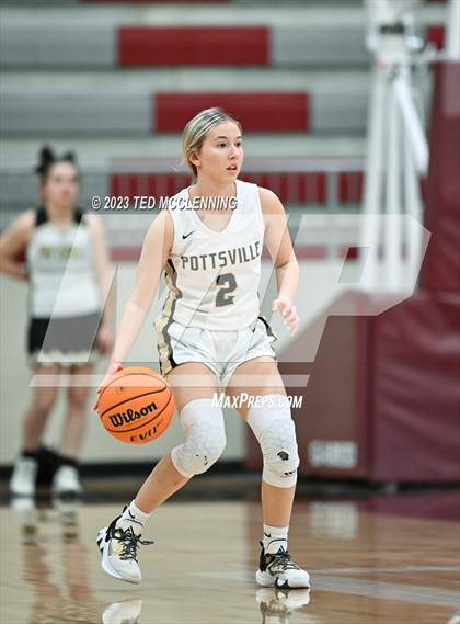 Thumbnail 2 in Gravette vs Pottsville (AAA 4A-North Regional first round) photogallery.