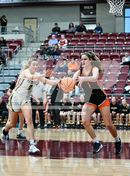Thumbnail 3 in Gravette vs Pottsville (AAA 4A-North Regional first round) photogallery.