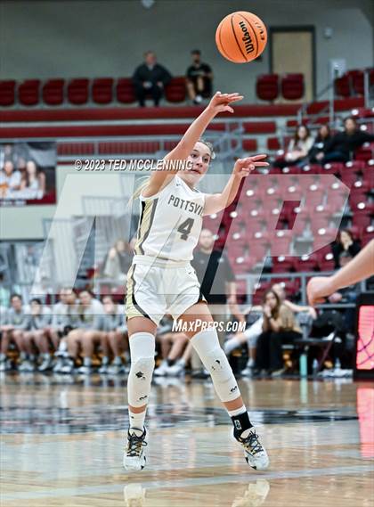 Thumbnail 2 in Gravette vs Pottsville (AAA 4A-North Regional first round) photogallery.