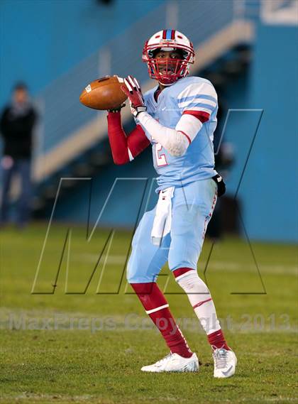Thumbnail 3 in Sachse vs. Skyline (UIL 5A Area Playoff) photogallery.