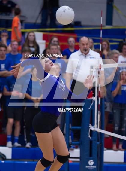 Thumbnail 3 in Fountain Hills vs Northwest Christian (AIA D3 Championship) photogallery.