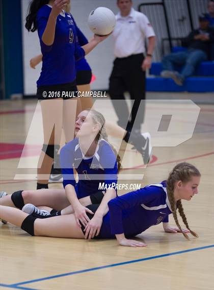Thumbnail 2 in Fountain Hills vs Northwest Christian (AIA D3 Championship) photogallery.