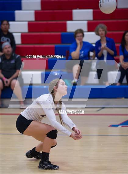Thumbnail 2 in Fountain Hills vs Northwest Christian (AIA D3 Championship) photogallery.
