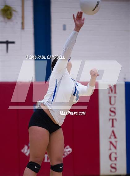 Thumbnail 1 in Fountain Hills vs Northwest Christian (AIA D3 Championship) photogallery.
