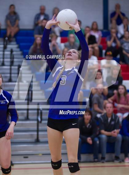 Thumbnail 2 in Fountain Hills vs Northwest Christian (AIA D3 Championship) photogallery.