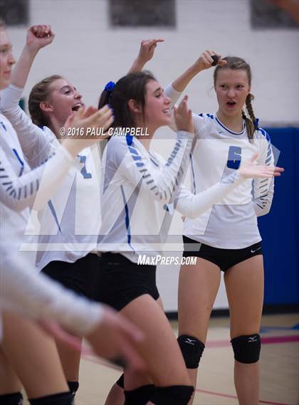 Thumbnail 3 in Fountain Hills vs Northwest Christian (AIA D3 Championship) photogallery.
