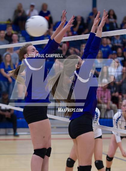 Thumbnail 2 in Fountain Hills vs Northwest Christian (AIA D3 Championship) photogallery.