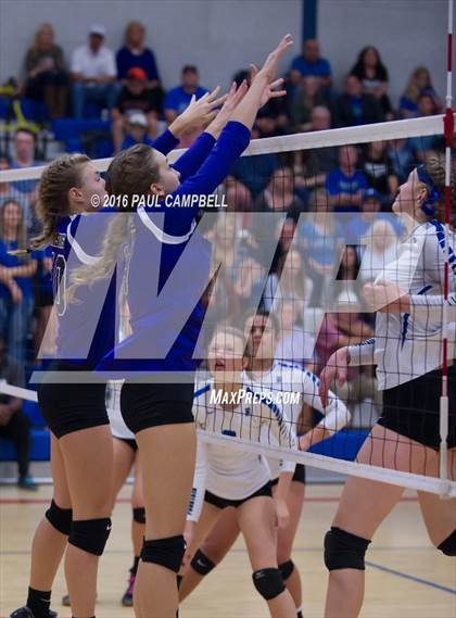 Thumbnail 3 in Fountain Hills vs Northwest Christian (AIA D3 Championship) photogallery.