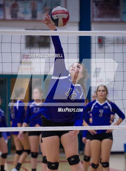 Thumbnail 2 in Fountain Hills vs Northwest Christian (AIA D3 Championship) photogallery.