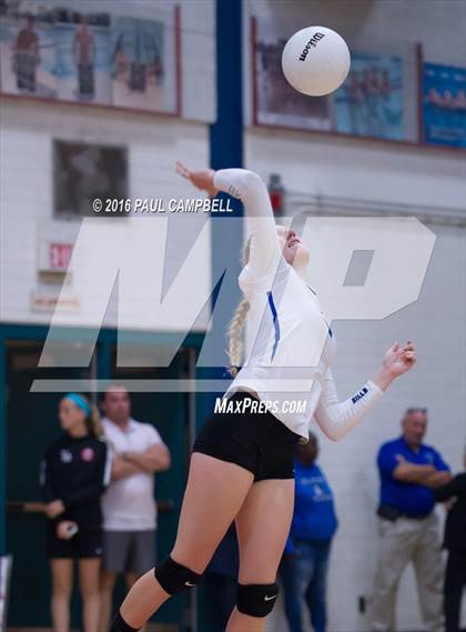 Thumbnail 2 in Fountain Hills vs Northwest Christian (AIA D3 Championship) photogallery.