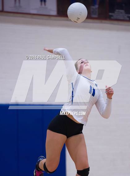 Thumbnail 3 in Fountain Hills vs Northwest Christian (AIA D3 Championship) photogallery.