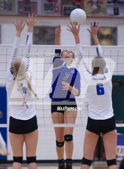 Thumbnail 3 in Fountain Hills vs Northwest Christian (AIA D3 Championship) photogallery.