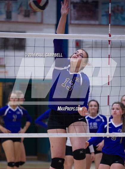 Thumbnail 3 in Fountain Hills vs Northwest Christian (AIA D3 Championship) photogallery.
