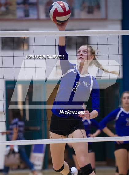 Thumbnail 1 in Fountain Hills vs Northwest Christian (AIA D3 Championship) photogallery.