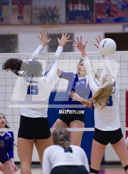 Thumbnail 2 in Fountain Hills vs Northwest Christian (AIA D3 Championship) photogallery.