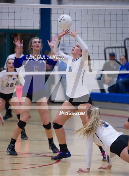 Thumbnail 3 in Fountain Hills vs Northwest Christian (AIA D3 Championship) photogallery.