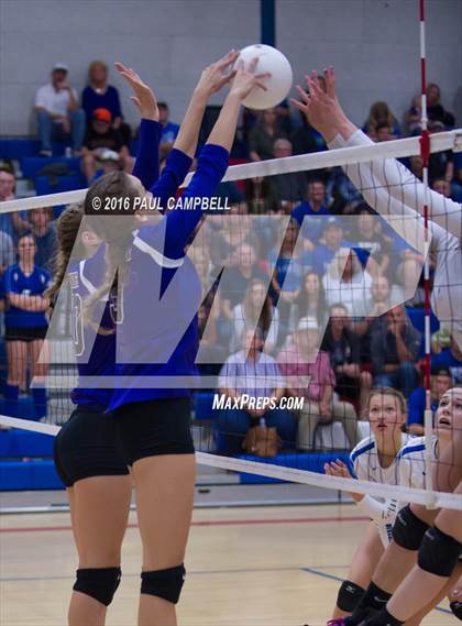 Thumbnail 3 in Fountain Hills vs Northwest Christian (AIA D3 Championship) photogallery.