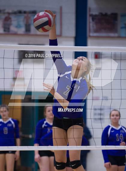 Thumbnail 3 in Fountain Hills vs Northwest Christian (AIA D3 Championship) photogallery.