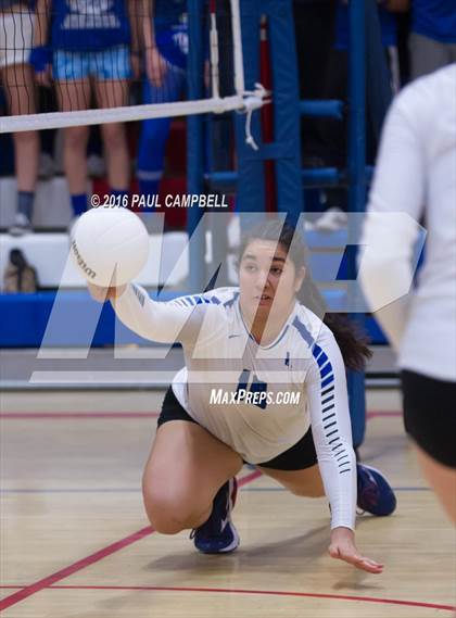 Thumbnail 1 in Fountain Hills vs Northwest Christian (AIA D3 Championship) photogallery.