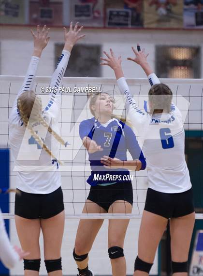 Thumbnail 1 in Fountain Hills vs Northwest Christian (AIA D3 Championship) photogallery.