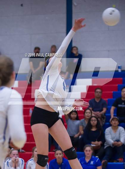 Thumbnail 1 in Fountain Hills vs Northwest Christian (AIA D3 Championship) photogallery.