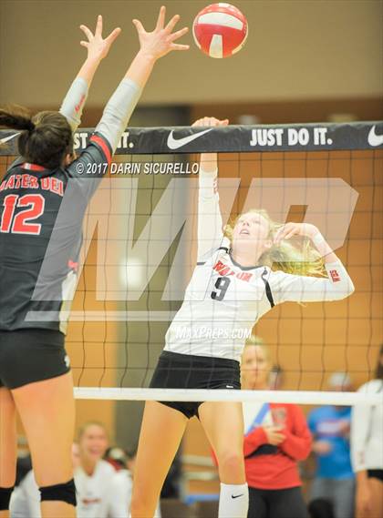 Thumbnail 2 in Walton vs. Mater Dei (Nike Tournament of Champions) photogallery.