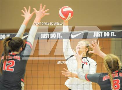 Thumbnail 3 in Walton vs. Mater Dei (Nike Tournament of Champions) photogallery.