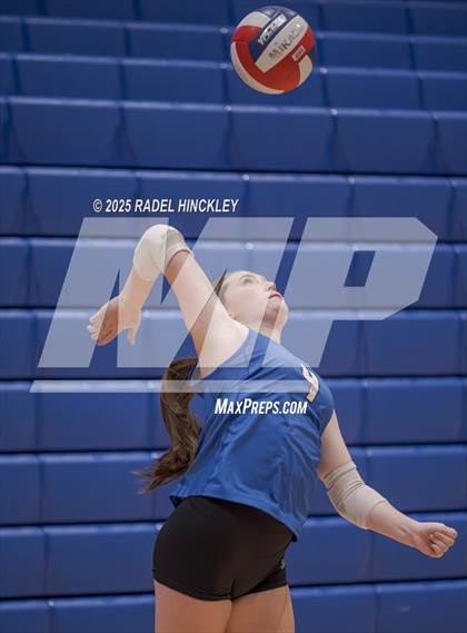 Thumbnail 2 in Grain Valley vs. Raymore-Peculiar (Grain Valley Invitational) photogallery.