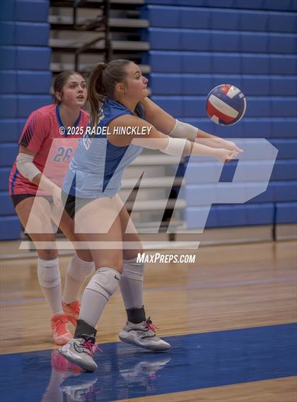 Thumbnail 3 in Grain Valley vs. Raymore-Peculiar (Grain Valley Invitational) photogallery.
