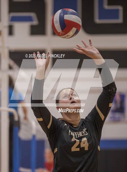 Thumbnail 2 in Grain Valley vs. Raymore-Peculiar (Grain Valley Invitational) photogallery.