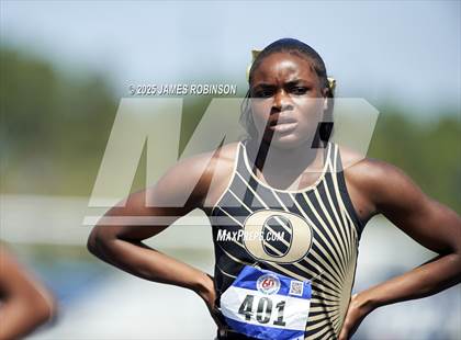 Thumbnail 1 in Bob Hayes Invitational (200m) photogallery.