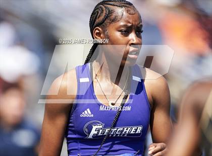 Thumbnail 2 in Bob Hayes Invitational (200m) photogallery.