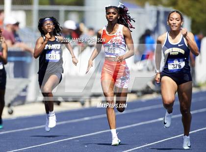 Thumbnail 3 in Bob Hayes Invitational (200m) photogallery.