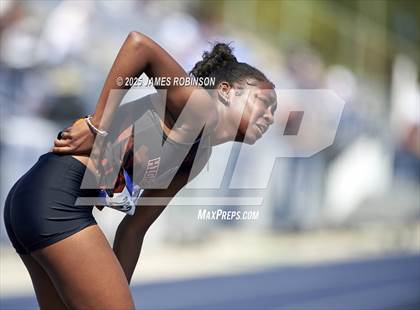 Thumbnail 3 in Bob Hayes Invitational (200m) photogallery.