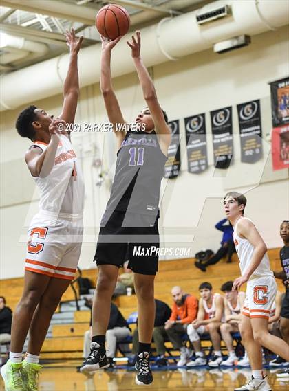 Thumbnail 2 in Catholic-B.R. vs Hahnville (Country Day Classic) photogallery.