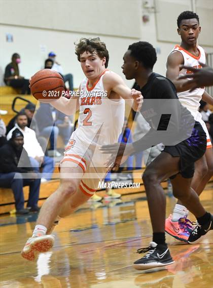 Thumbnail 1 in Catholic-B.R. vs Hahnville (Country Day Classic) photogallery.
