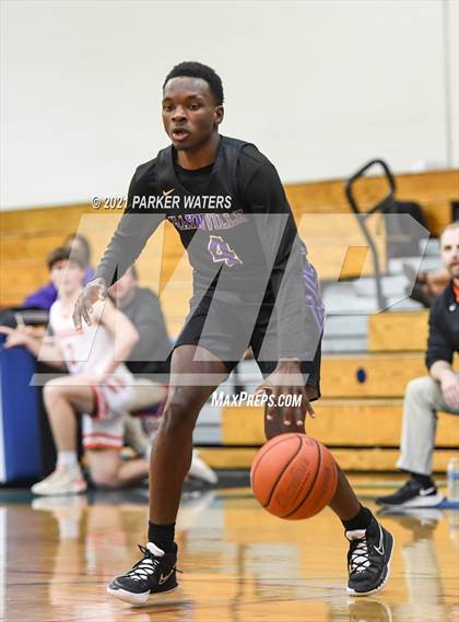 Thumbnail 3 in Catholic-B.R. vs Hahnville (Country Day Classic) photogallery.