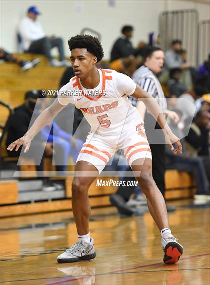Thumbnail 3 in Catholic-B.R. vs Hahnville (Country Day Classic) photogallery.
