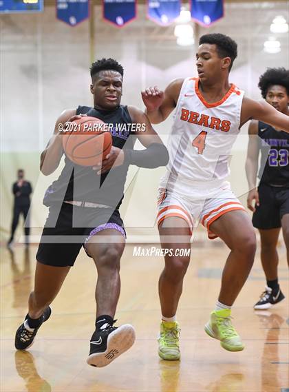 Thumbnail 3 in Catholic-B.R. vs Hahnville (Country Day Classic) photogallery.