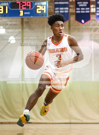 Thumbnail 3 in Catholic-B.R. vs Hahnville (Country Day Classic) photogallery.